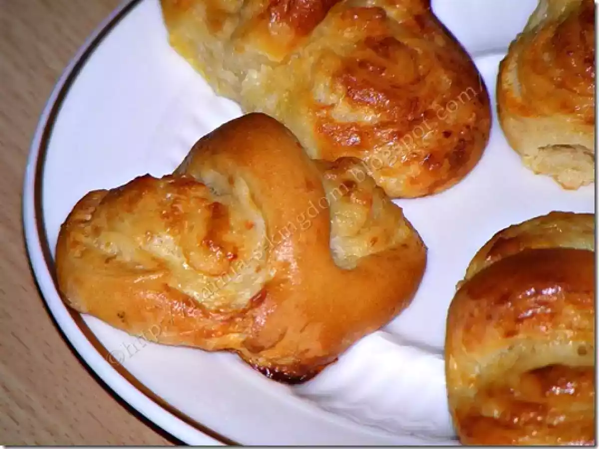 Cosulete cu branza si cascaval - poza 11