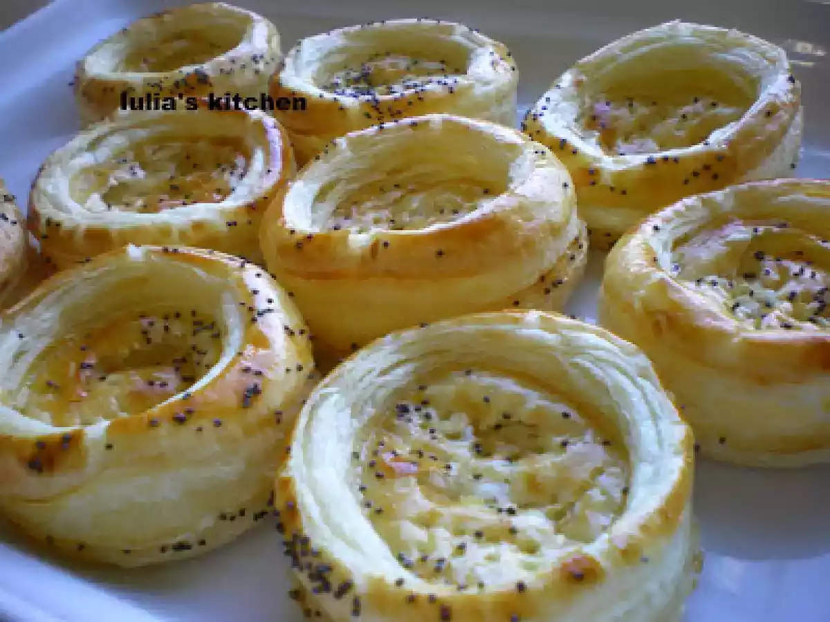 Cosulete de foietaj cu salata