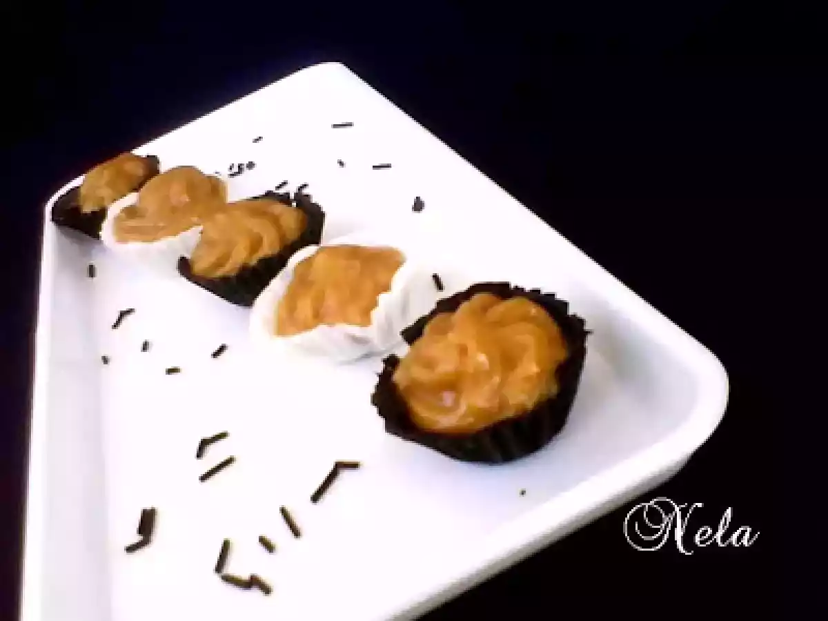 Cosulete din ciocolata umplute cu crema de caramel - poza 2