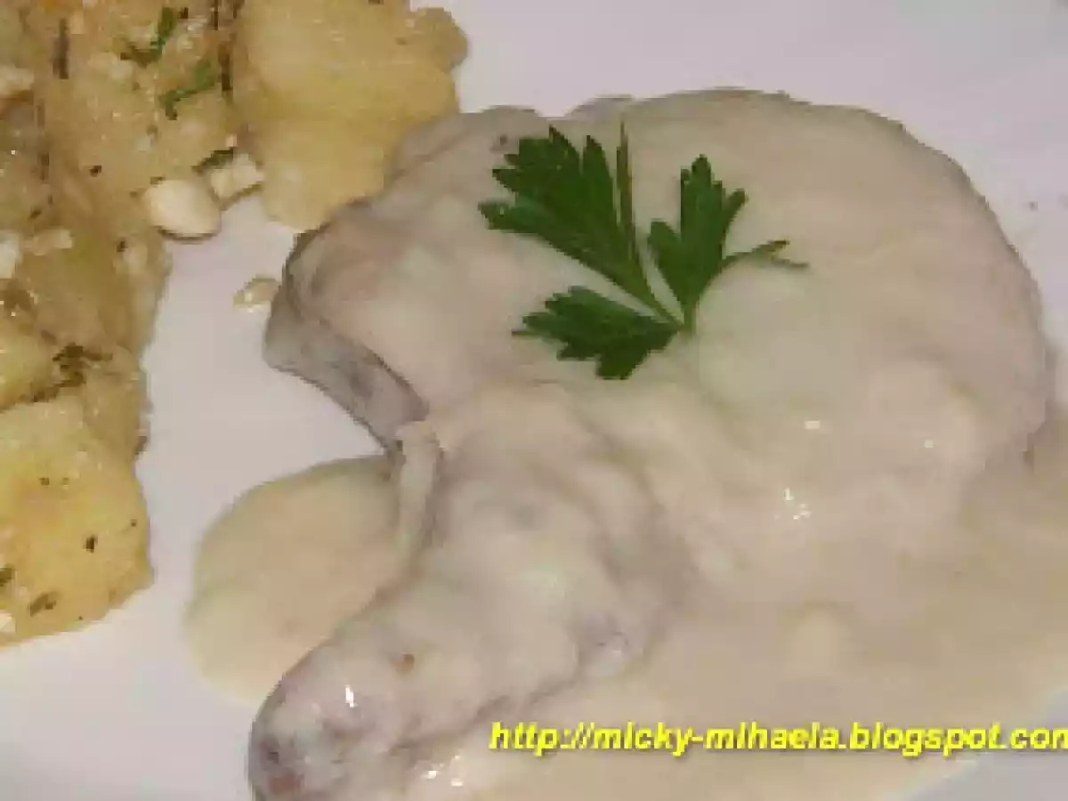 Cotlet de porc cu sos de hrean