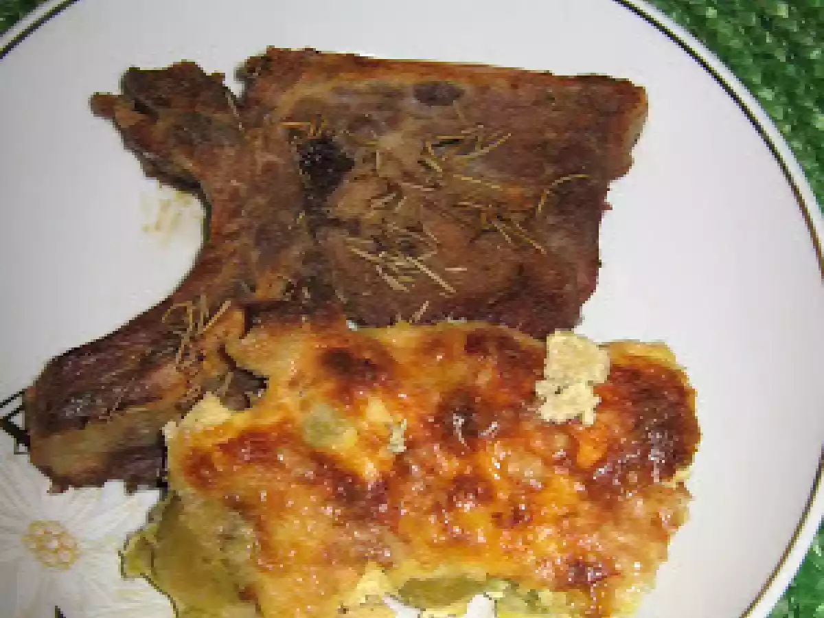 Cotlet de porc cu varza de bruxelles gratin