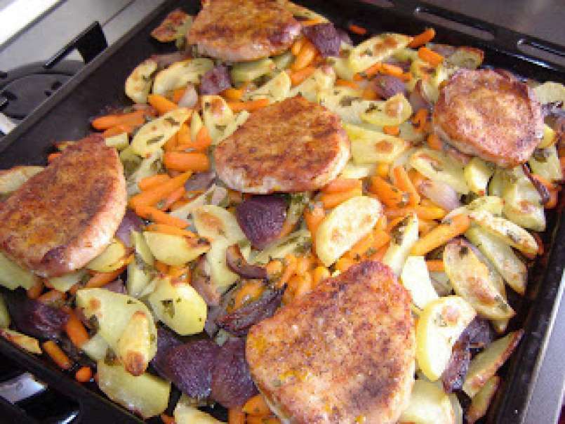 Cotlet de porc la cuptor pe pat de legume / Baked pork chops on vegetable bed - poza 3
