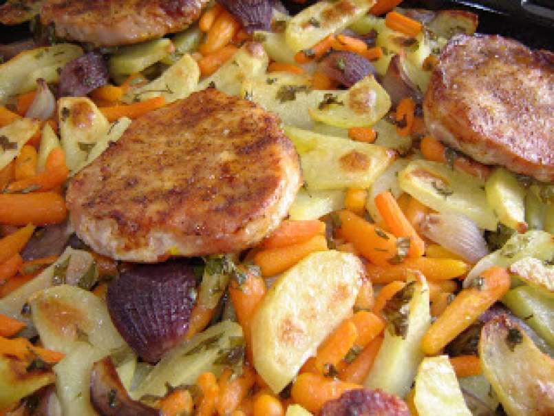 Cotlet de porc la cuptor pe pat de legume / Baked pork chops on vegetable bed - poza 4