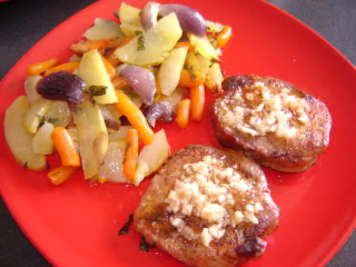 Cotlet de porc la cuptor pe pat de legume / Baked pork chops on vegetable bed - poza 5