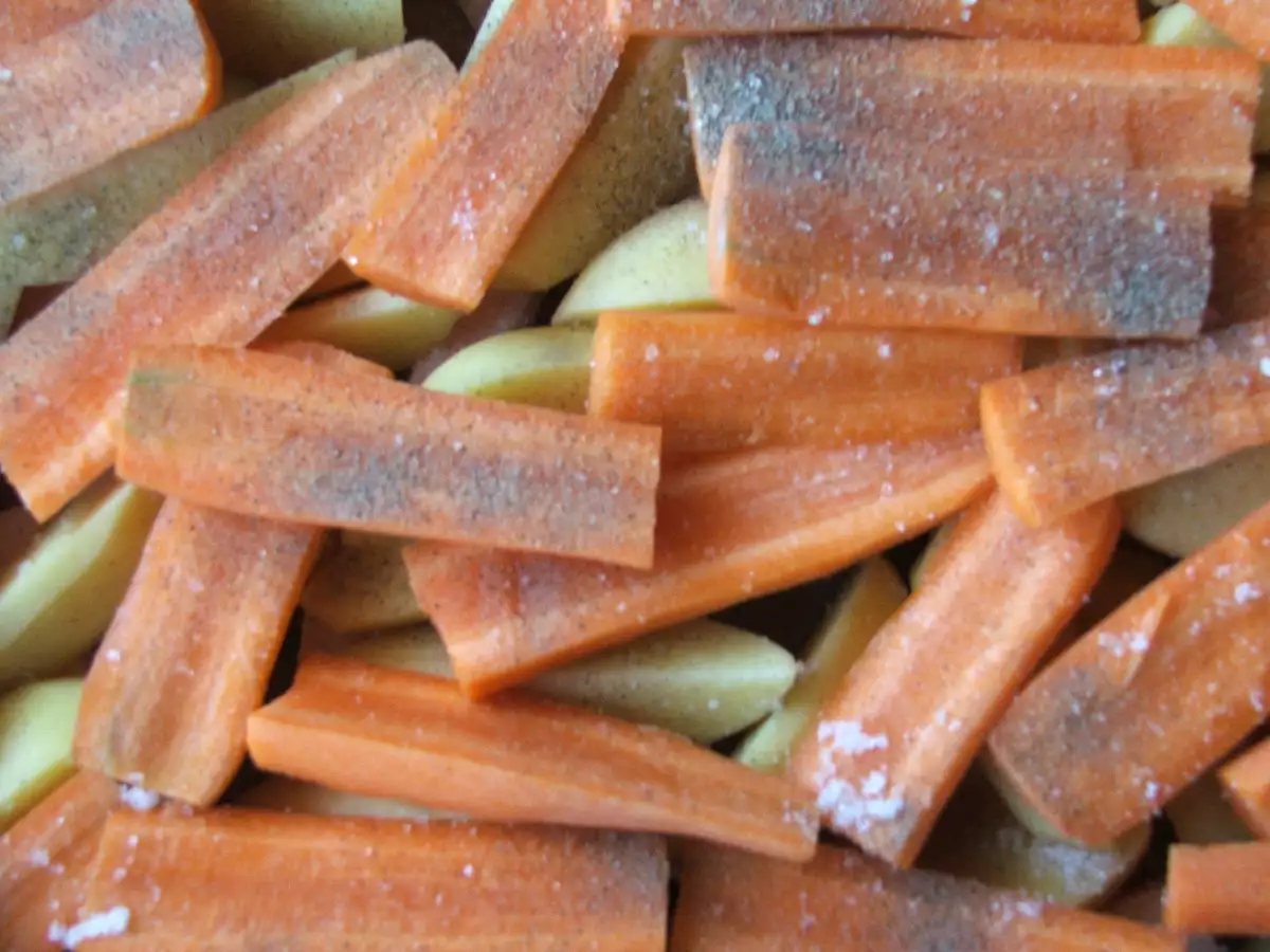 cotlet de porc la tava pe pat de legume - poza 3