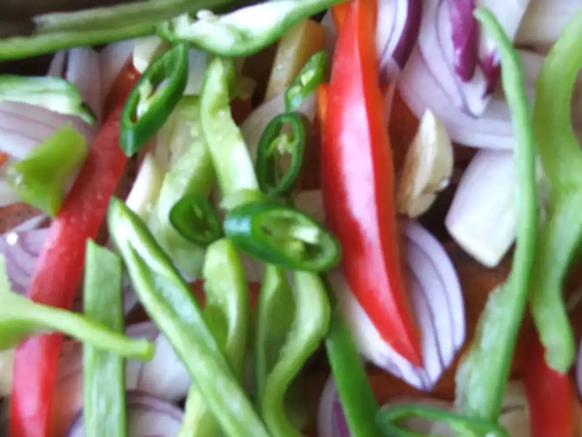 cotlet de porc la tava pe pat de legume - poza 4