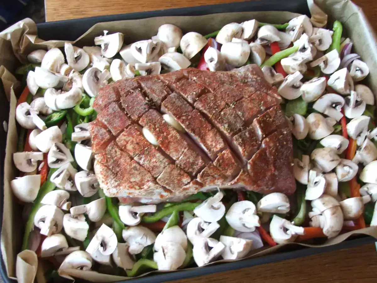 cotlet de porc la tava pe pat de legume - poza 5