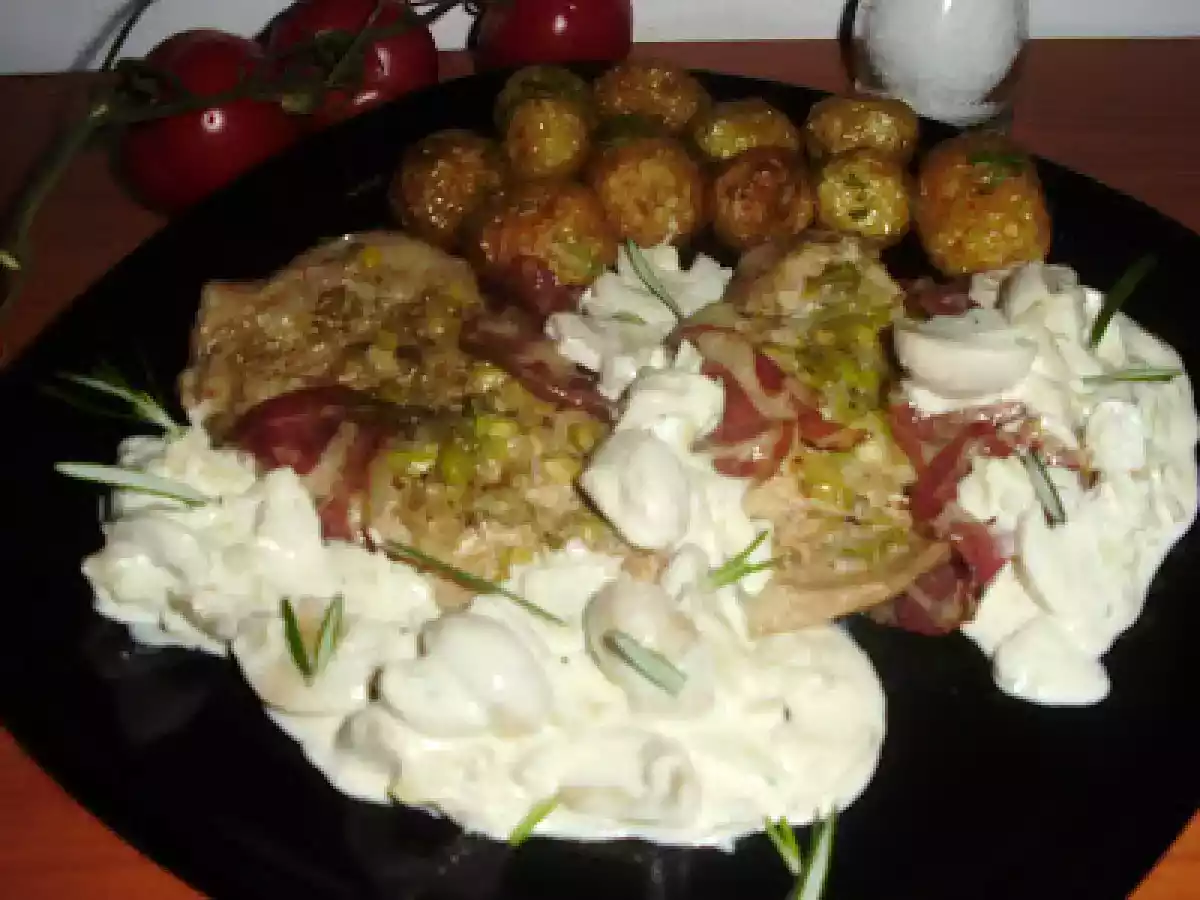 COTLETE DE PORC CU CARTOFI NOI SI SOS DE CONIAC - poza 4