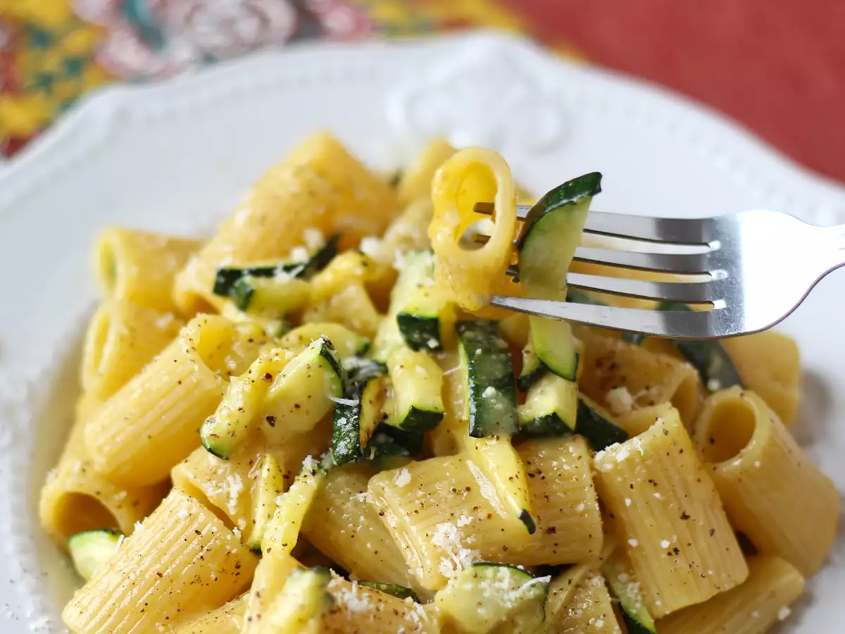 Courgette Carbonara: rețeta vegetariană ușor de preparat - poza 2