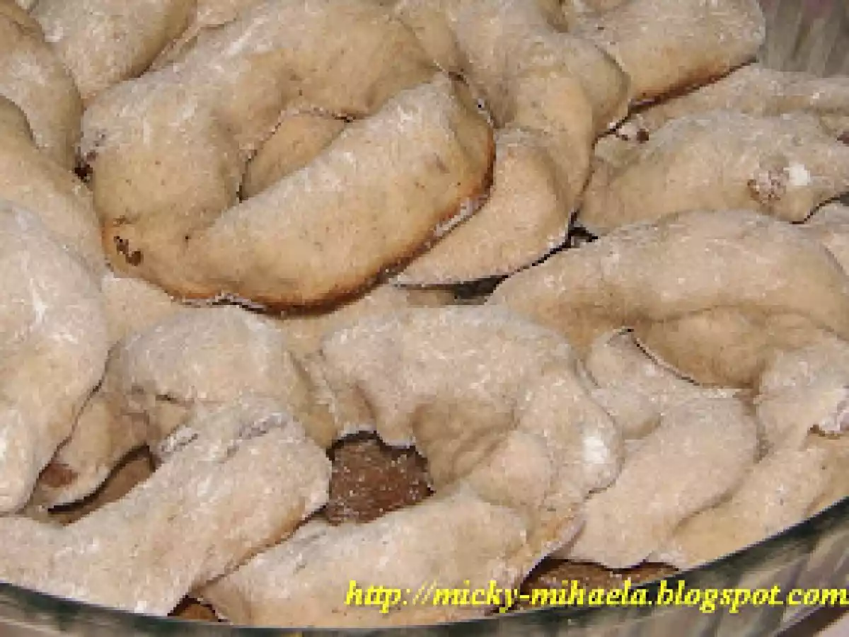 Covrigei cu stafide si scortisoara - de post