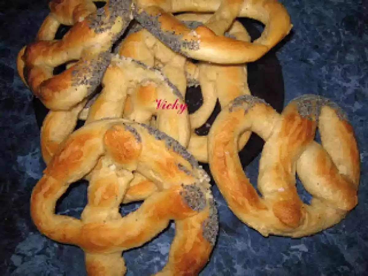 Covrigi cu sare si mac