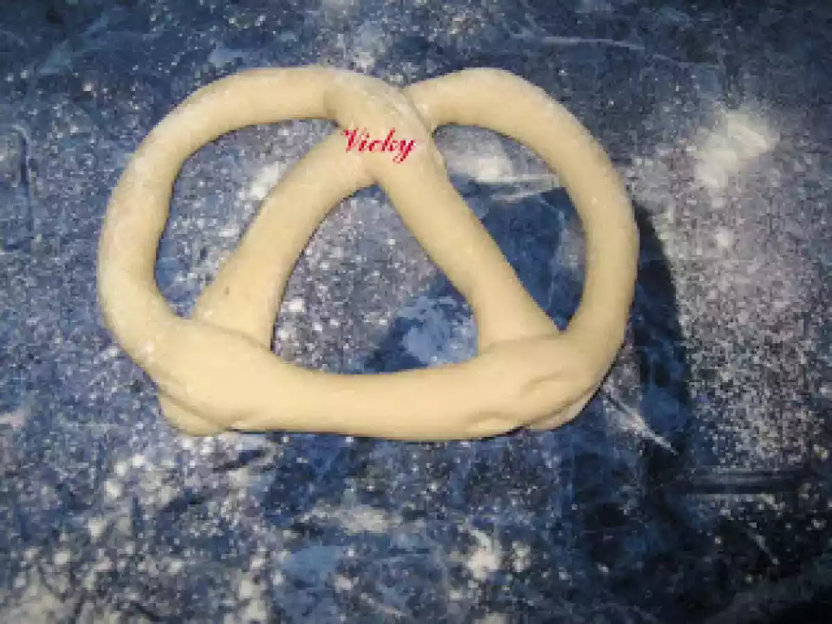 Covrigi cu sare si mac - poza 10