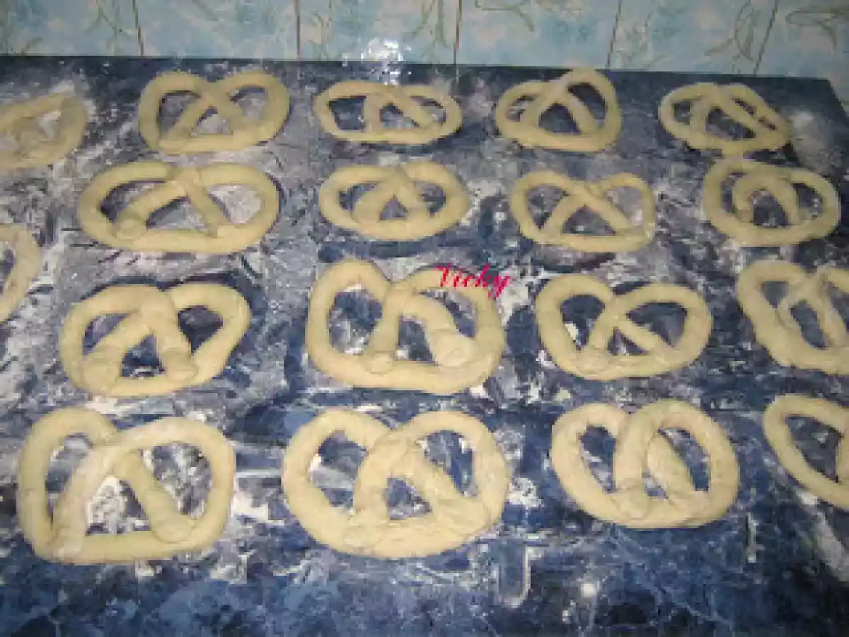 Covrigi cu sare si mac - poza 11