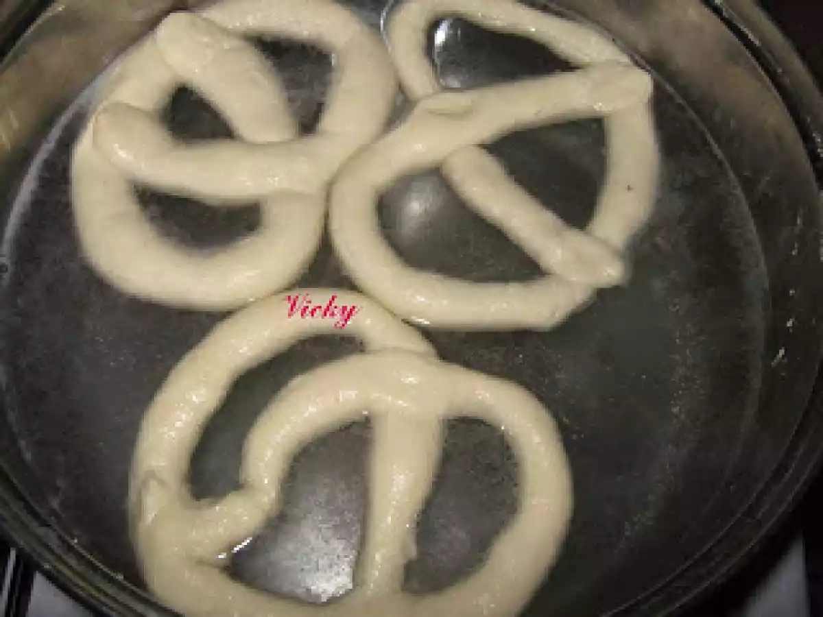 Covrigi cu sare si mac - poza 12