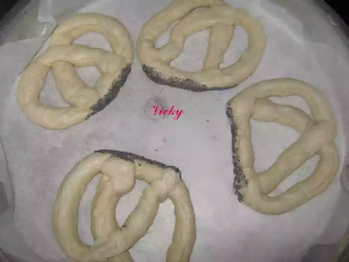 Covrigi cu sare si mac - poza 13