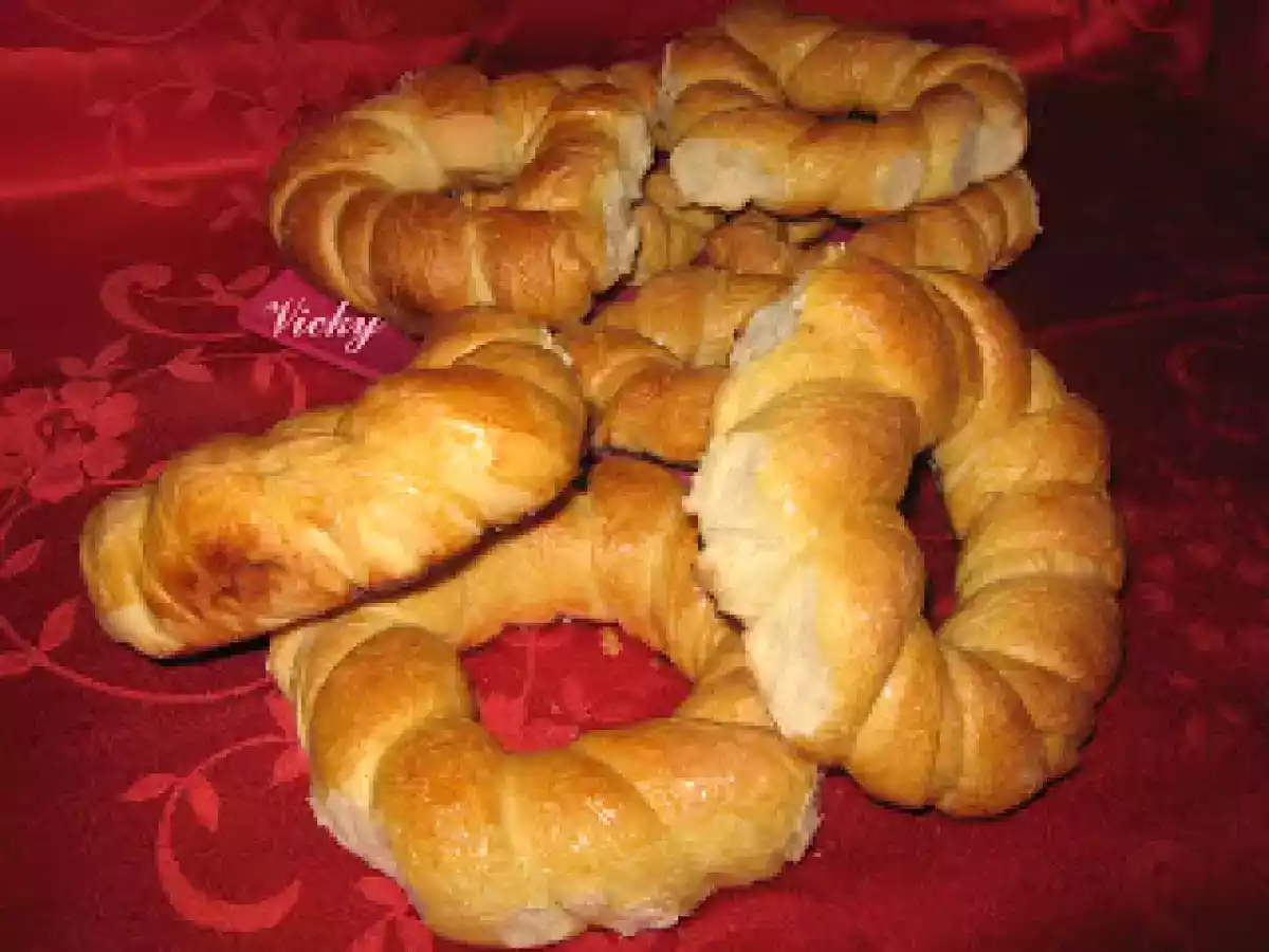 Covrigi dulci si pufosi - poza 2