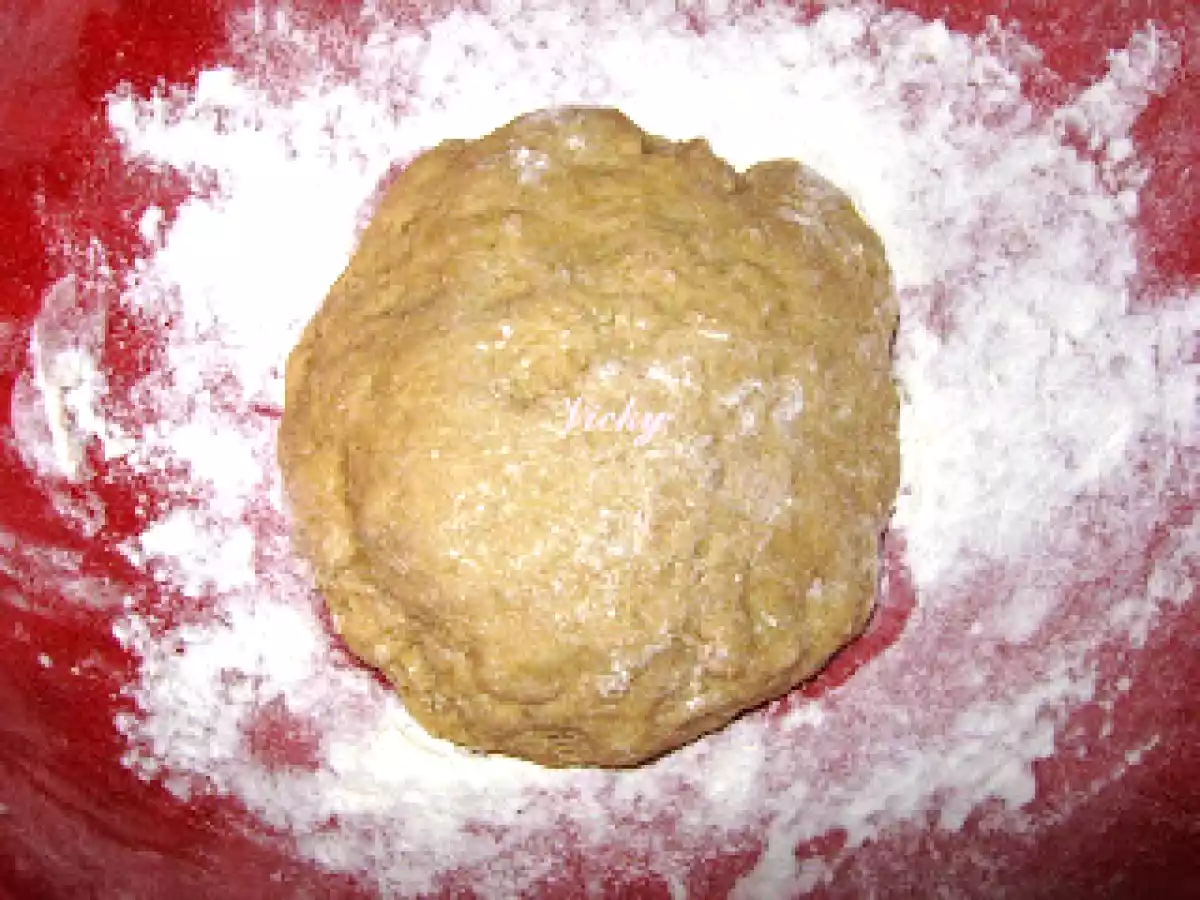 Covrigi dulci si pufosi - poza 8