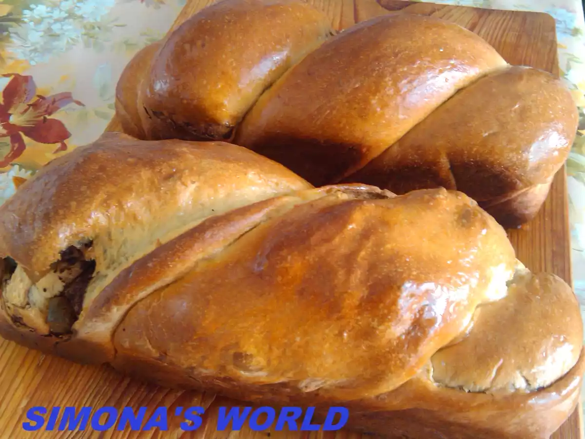 Cozonac cu nuca si rahat - poza 2