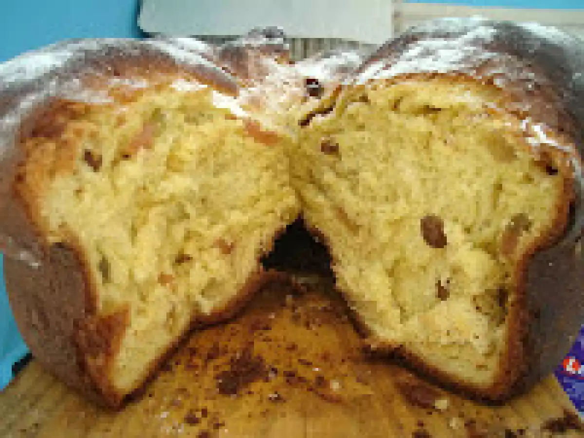 Cozonac cu rahat si stafide