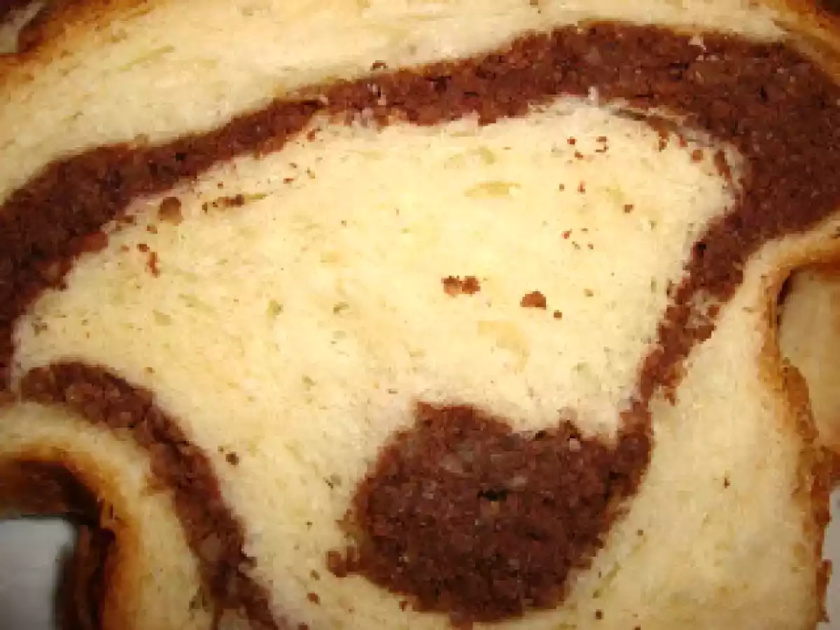 COZONAC CU UMPLUTURA DE NUCA SI ALBUS - poza 4