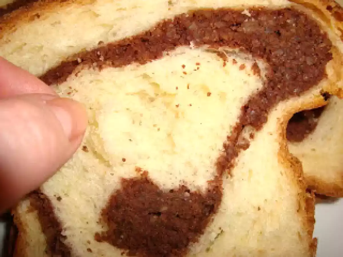 COZONAC CU UMPLUTURA DE NUCA SI ALBUS - poza 5