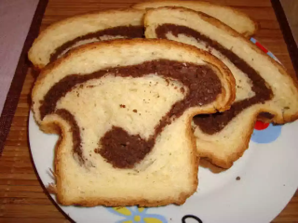 COZONAC CU UMPLUTURA DE NUCA SI ALBUS - poza 6