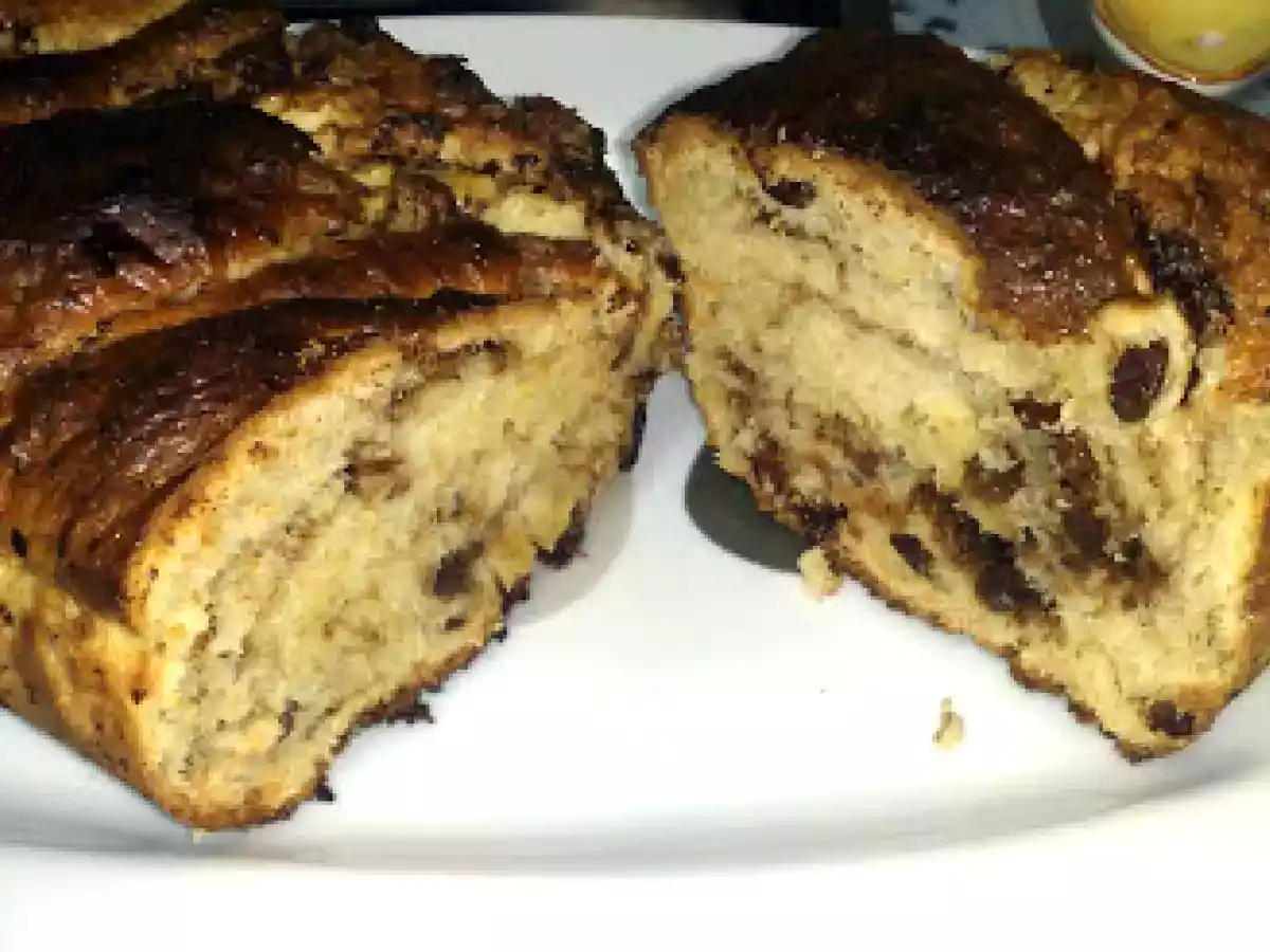 Cozonac pufos cu nuca si stafide - poza 3