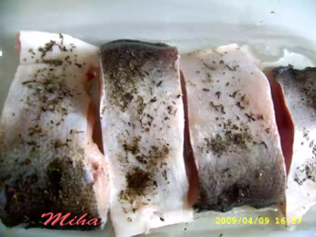 Crap in crusta aromata la cuptor - poza 2