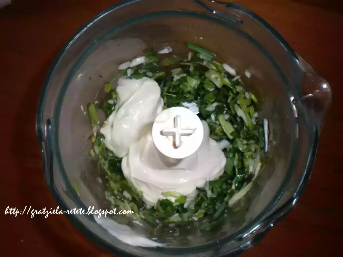 cremă de usturoi verde cu smântână (sau iaurt de capră) - poza 2