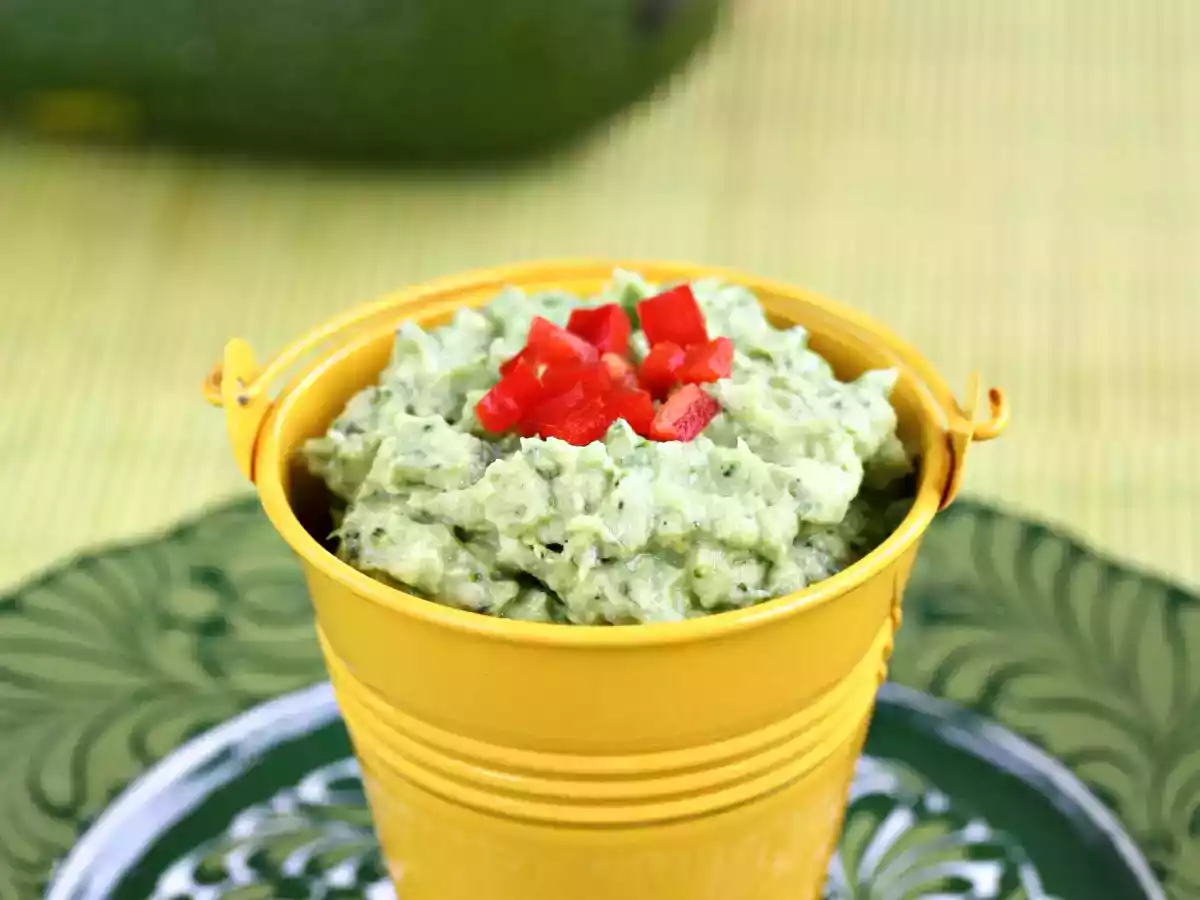 Crema de broccoli cu avocado