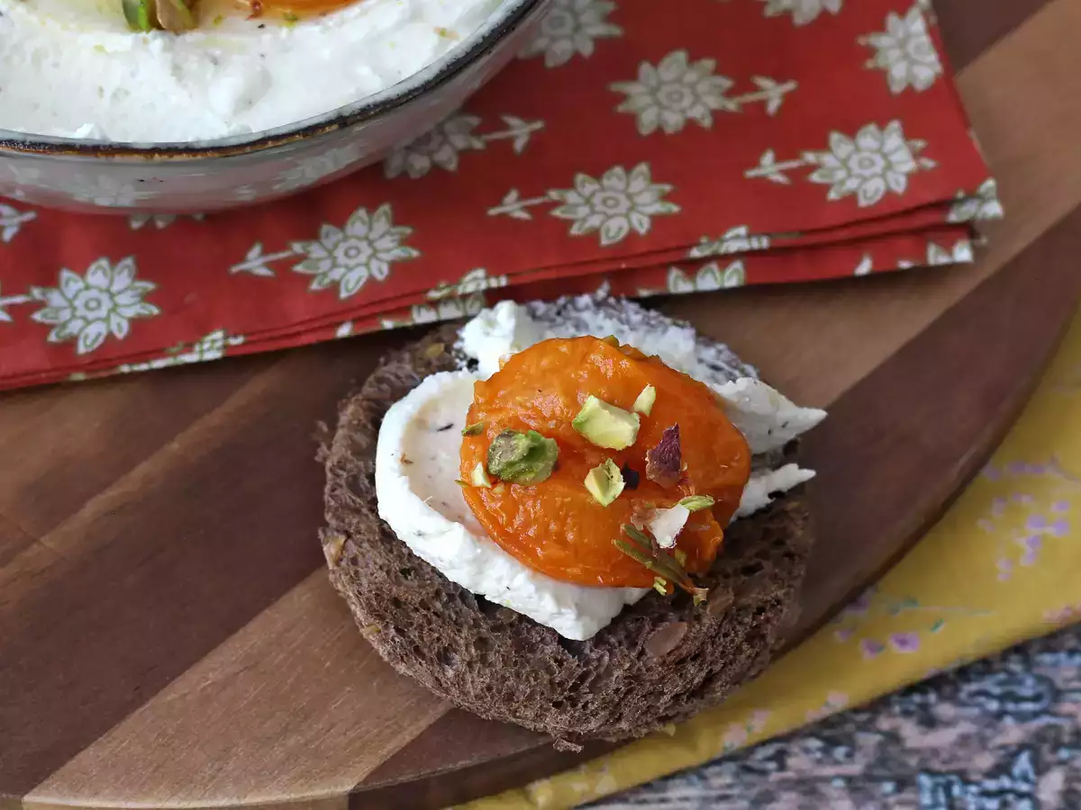 Cremă de Feta și caise coapte – pasta perfectă pentru aperitiv! - poza 3
