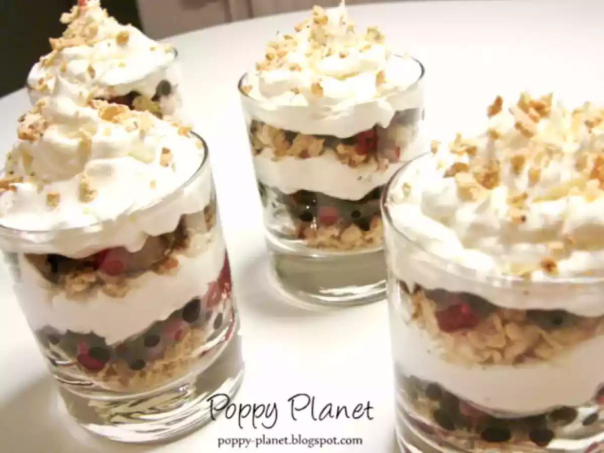 Crema de iaurt cu fructe de padure