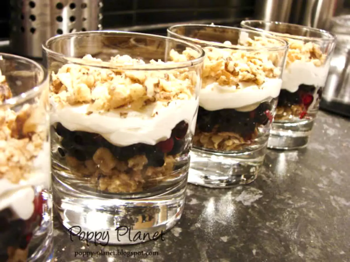 Crema de iaurt cu fructe de padure - poza 7