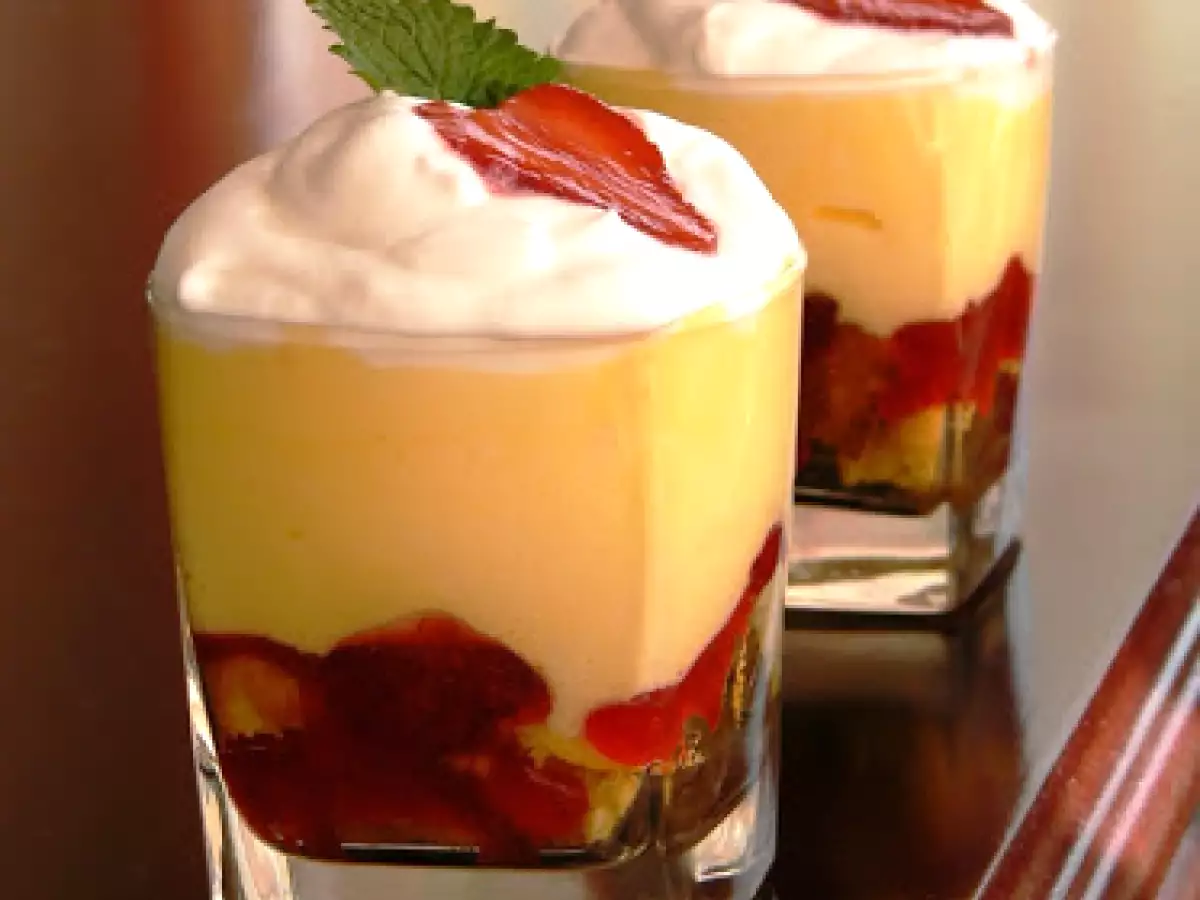 Crema de mascarpone si capsuni la pahar - poza 2