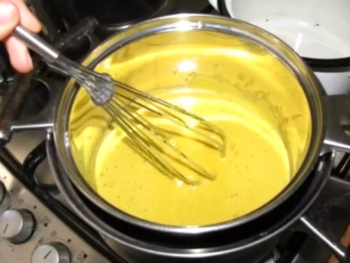 Crema de vanilie cu ciocolata si banane caramelizate - poza 6