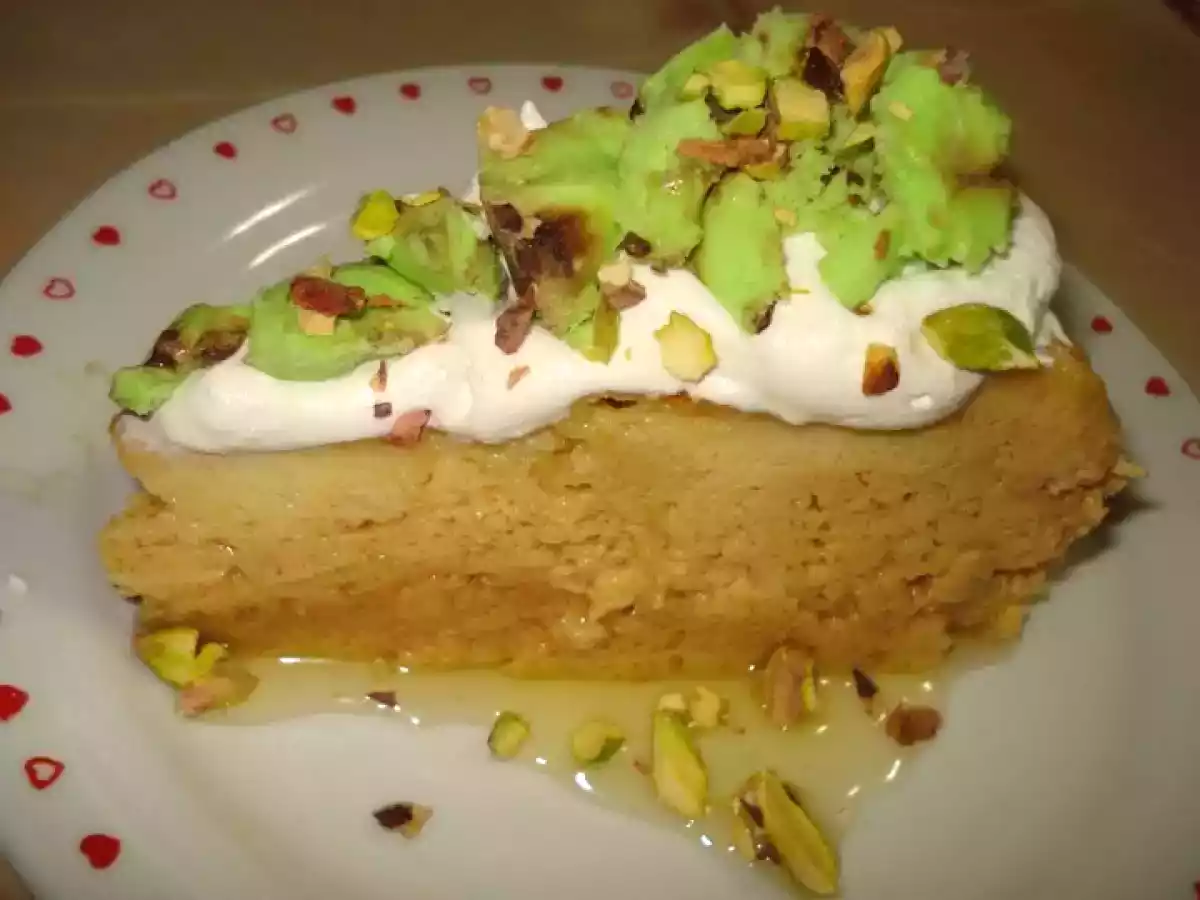 Crema de zahar ars- ornata cu frisca, inghetata si fistic