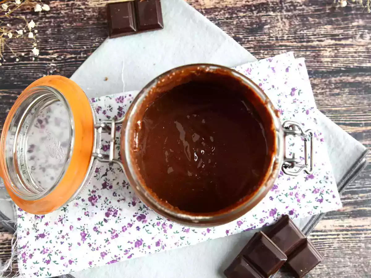 Cremă tartinabilă ciocolată și alune - poza 2