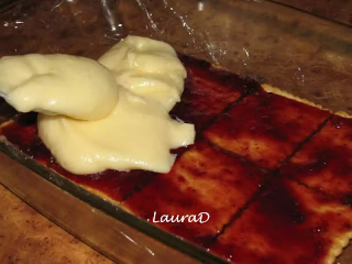 Cremsnit cu biscuiti si banane - poza 3