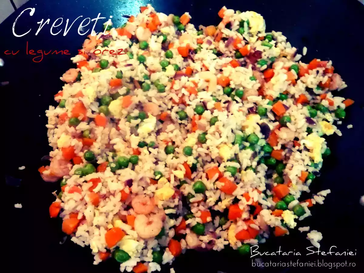 Creveti cu legume si orez la wok