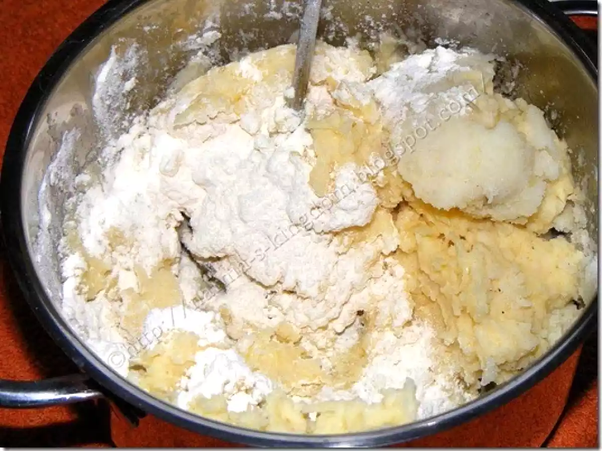 Crochete si bulete din cartofi si cascaval - poza 5