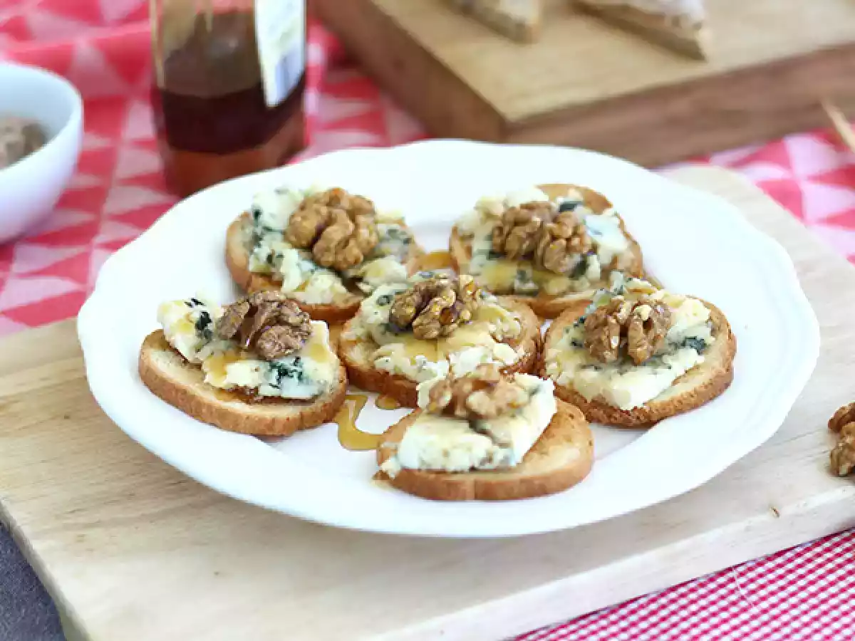 CROSTINI CU GORGONZOLA, NUCA SI MIERE - poza 3