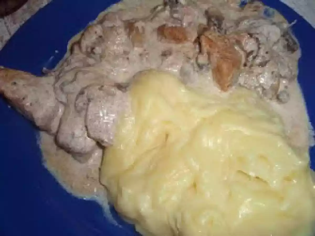 Cubulete de porc cu sos cremos de ciuperci - poza 2