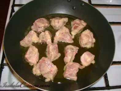 Cuburi de porc cu sos dulce-acrisor - poza 3