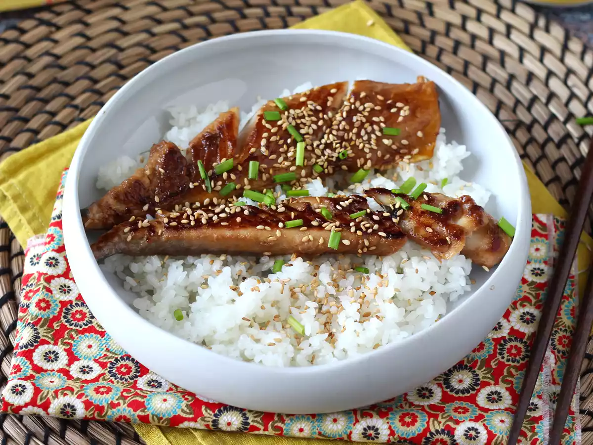 Cum gătești macrou? Încearcă această rețetă glazurată cu sos de soia și miere!