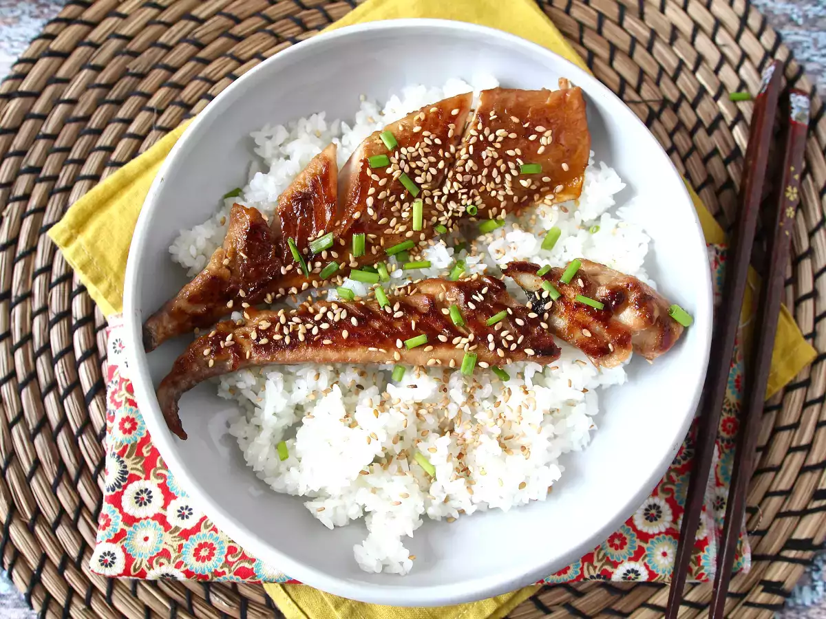 Cum gătești macrou? Încearcă această rețetă glazurată cu sos de soia și miere! - poza 6