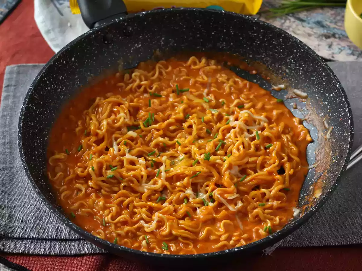 Cum să gătești Buldak cu aroma de brânză? Rețeta ușoară și rapidă! - poza 4