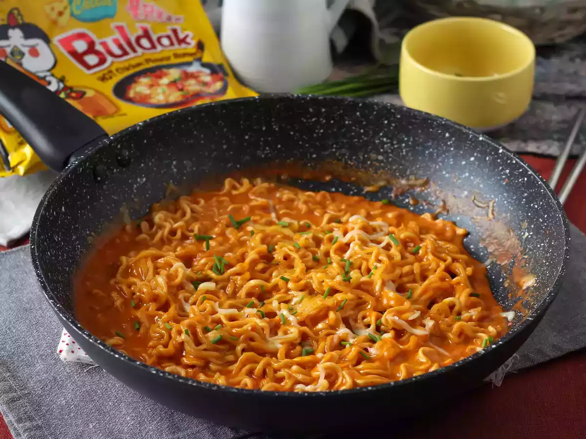 Cum să gătești Buldak cu aroma de brânză? Rețeta ușoară și rapidă! - poza 5