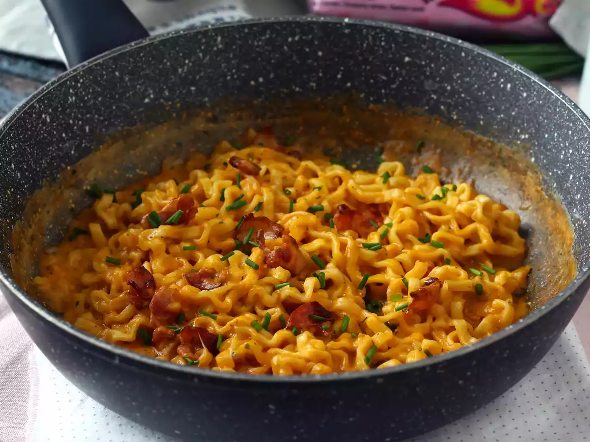 Cum să gătești tăiței Buldak cu aromă de carbonara? Cea mai buna reteta! - poza 5