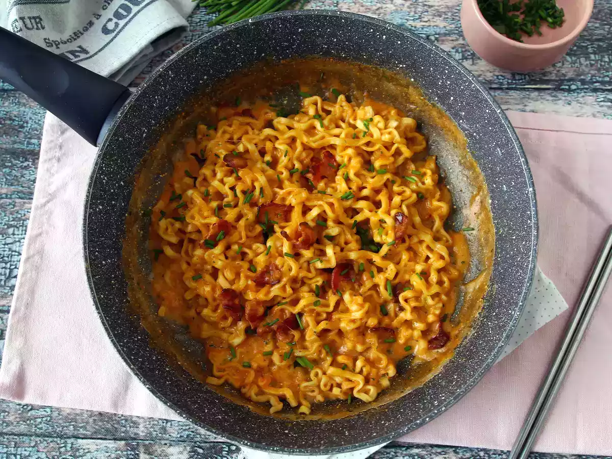 Cum să gătești tăiței Buldak cu aromă de carbonara? Cea mai buna reteta! - poza 6