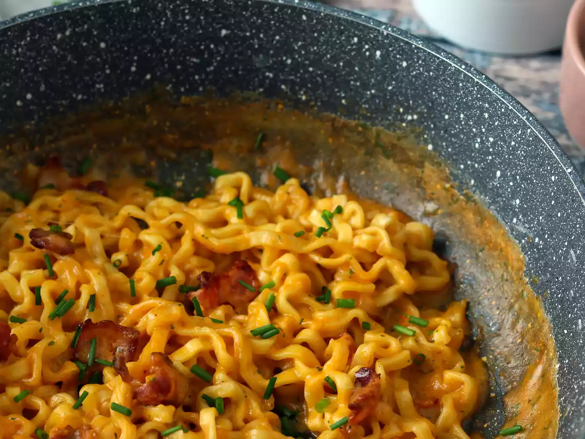 Cum să gătești tăiței Buldak cu aromă de carbonara? Cea mai buna reteta! - poza 7